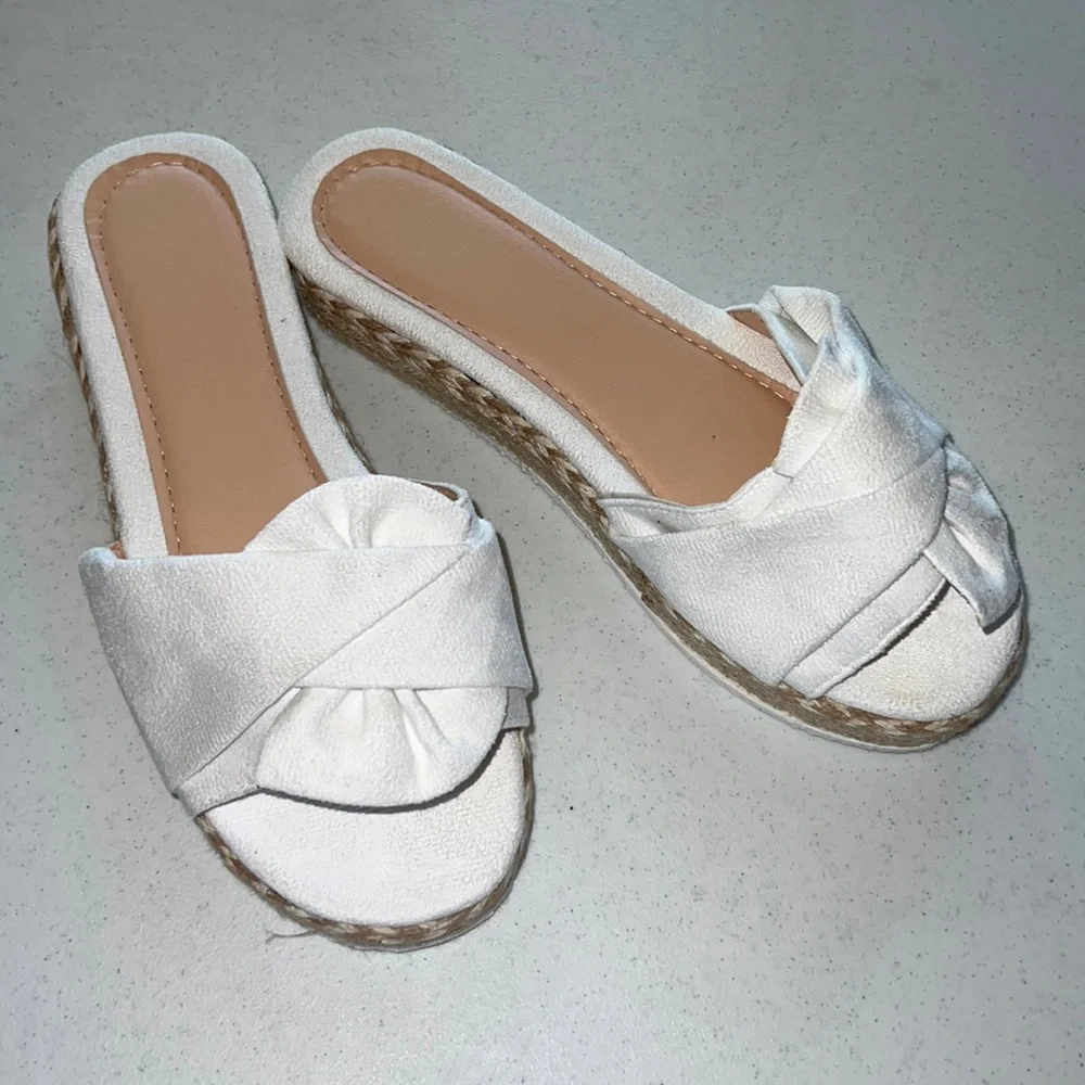 NWOT Cute Espadrilles Slides size 9 - Picture 2 of 6